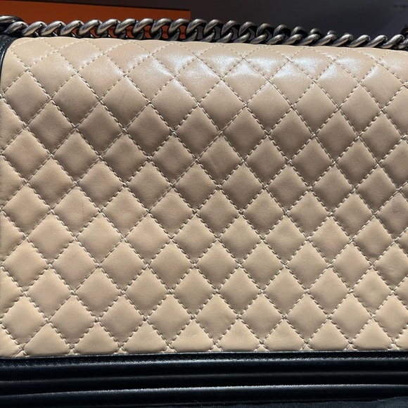 Chanel lambskin Large Boy Bag - Picture 3 of 16